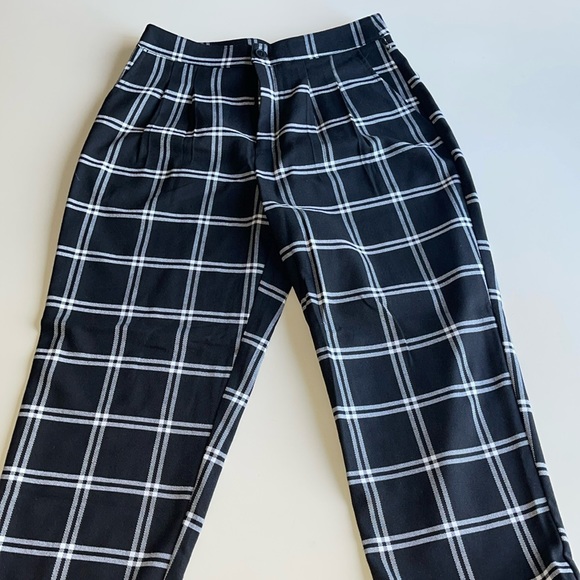 Forever 21 Pants - Forever 21 Pleat Front Black & White Plaid Pants